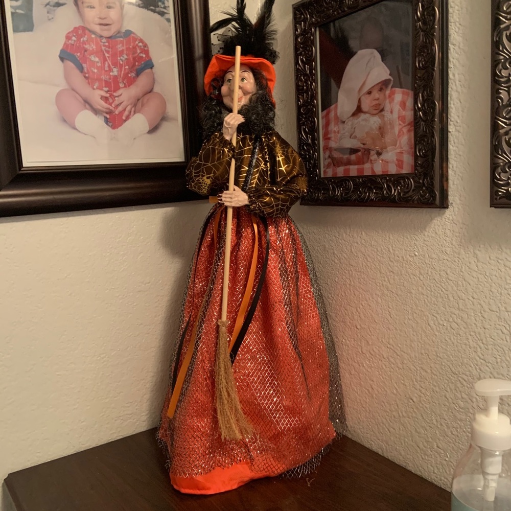 Halloween standing witche